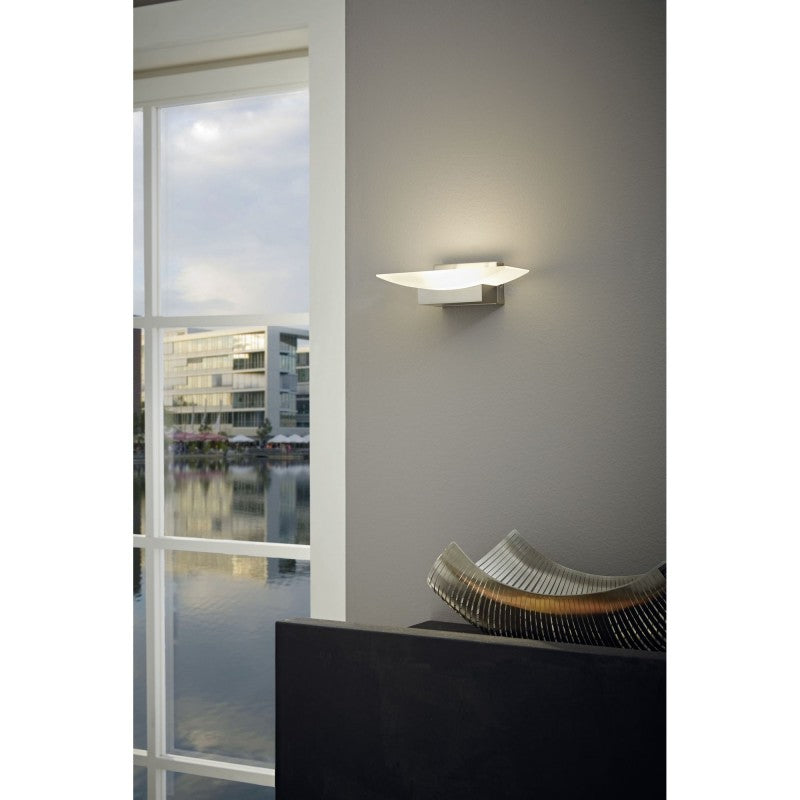 Metrass Metal LED Wall Light, White