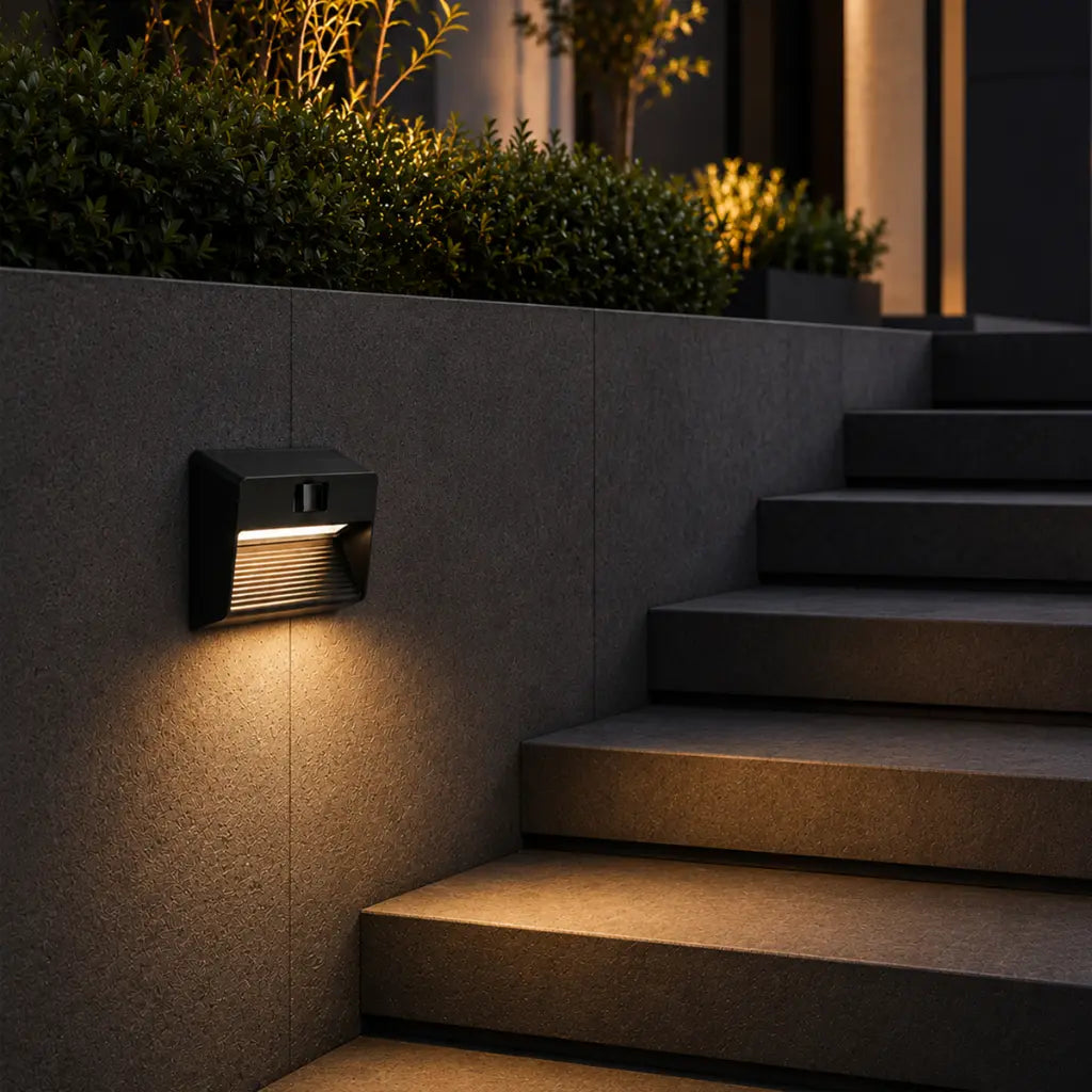 ROTH Exterior Solar  Wall Light Large
